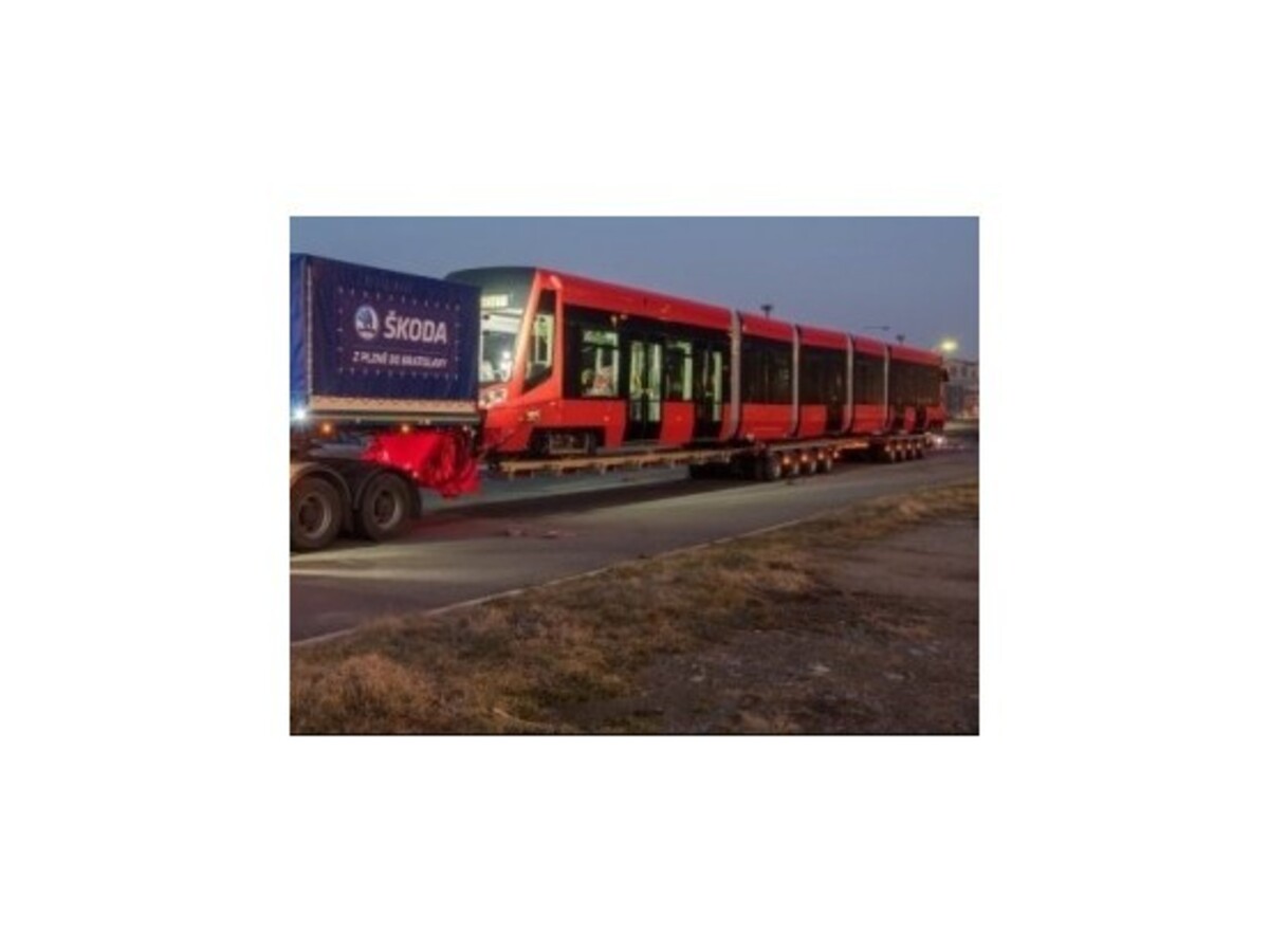 Do Bratislavy dorazila prvá jednosmerná električka